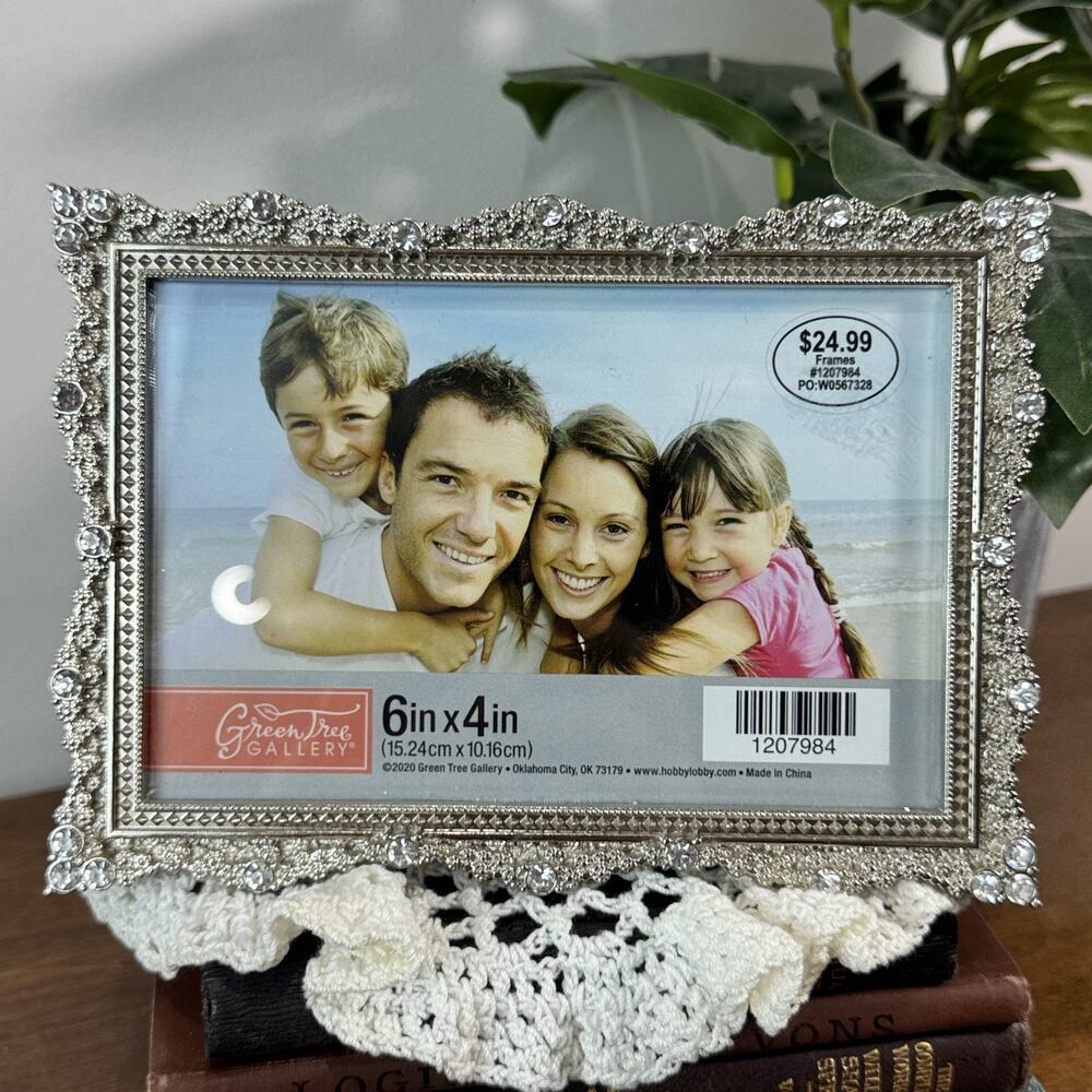 Green Tree Gallery Silver Ornate Rhinestone Picture Frame 6x4 Inch Tabletop